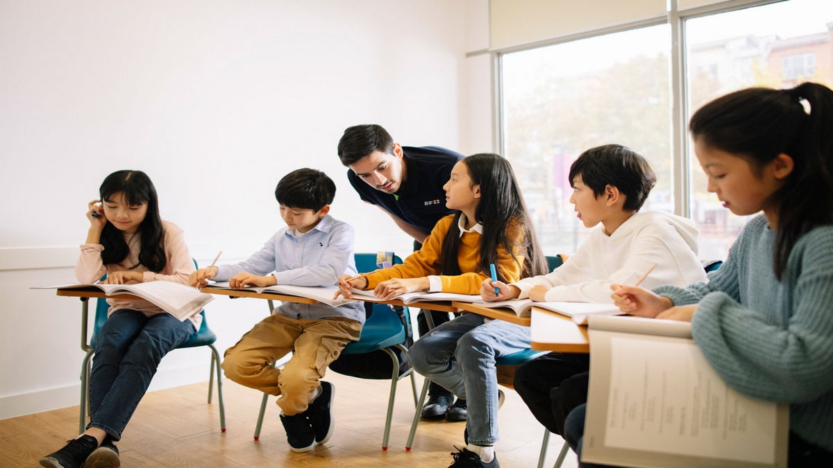 درآمد تدریس زبان انگلیسی در آموزشگاه‌ها